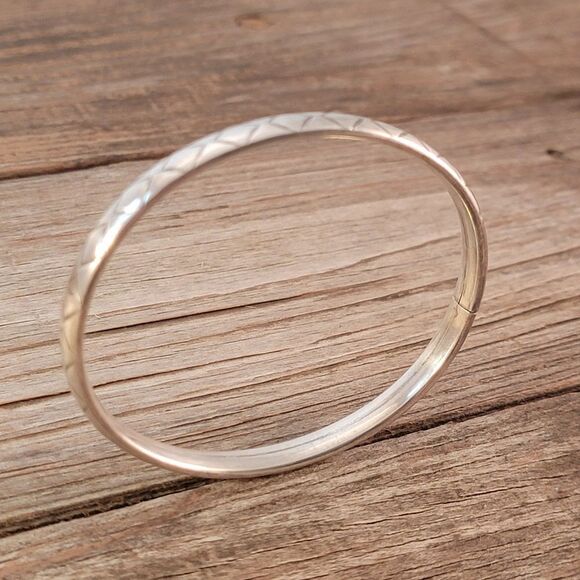 Twist On Organic Diamond Pattern Oval Sterling Silver Bangle Bracelet - Picture 6 of 8